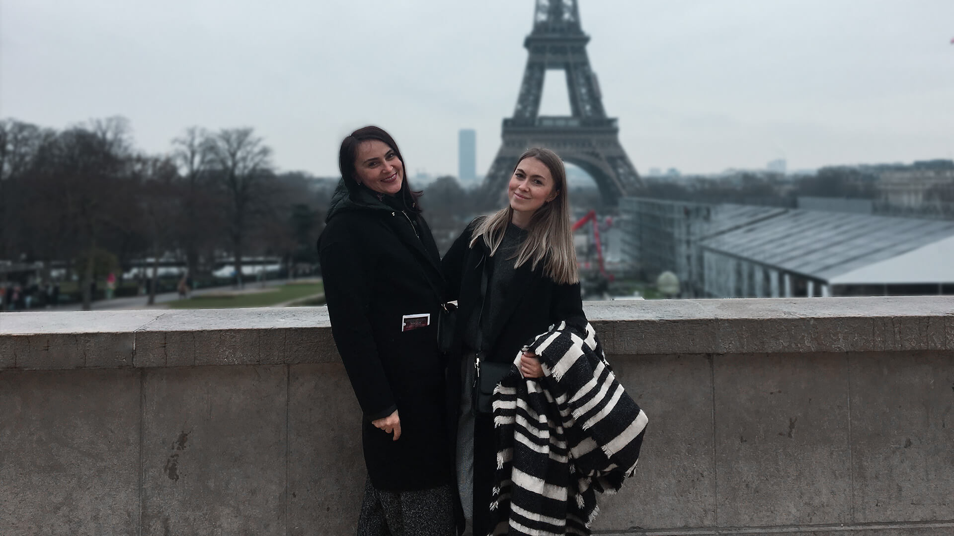 Frente a la torre Eiffel